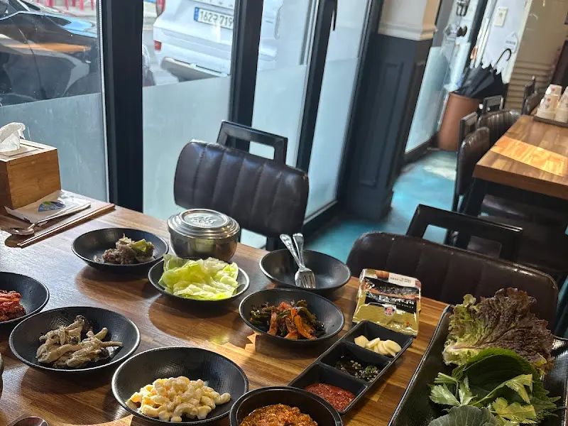 깔끔한 매장 내부