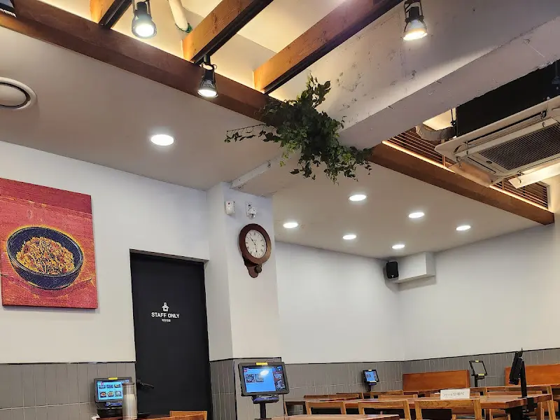 우정돌솥비빔밥 내부 인테리어