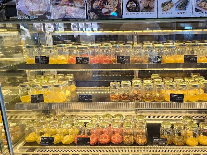 다양한 빵과 디저트