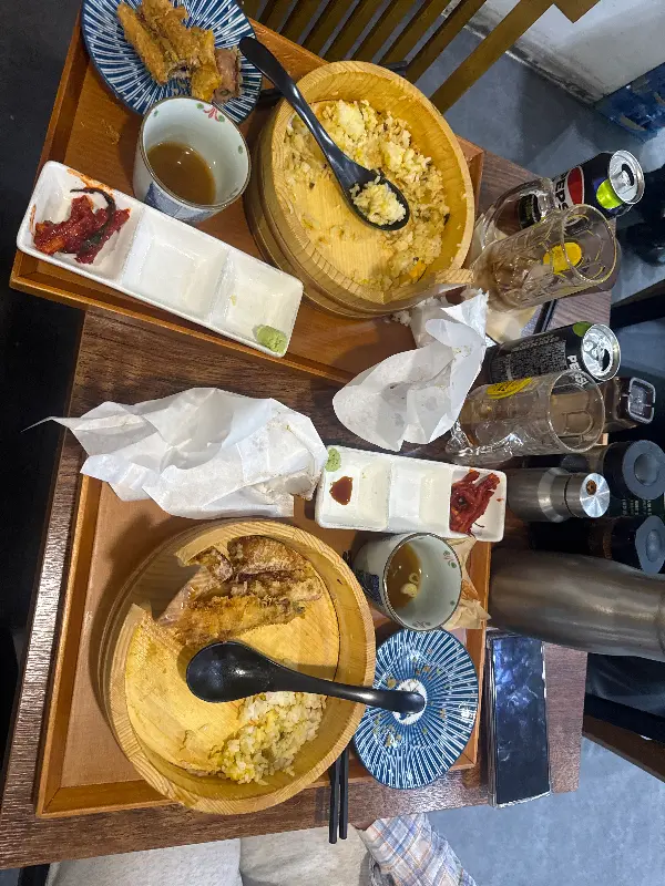 깔끔하게 비워진 텐동 그릇