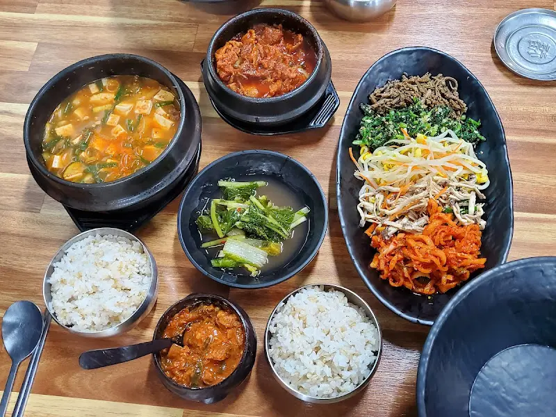 푸짐한 보리밥 한상차림