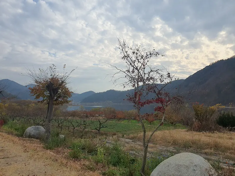 달창지 호수와 주변 풍경