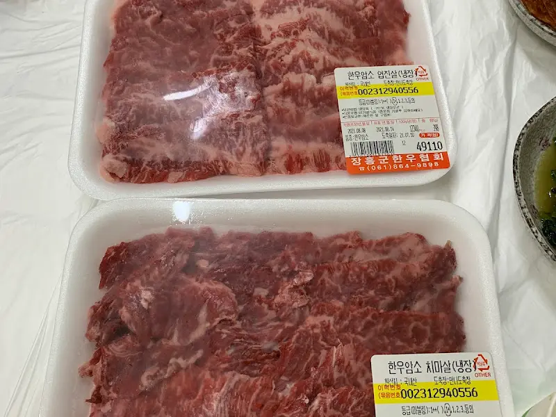 신선한 한우 살치살과 등심