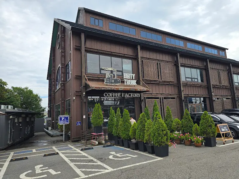 더티트렁크 외관