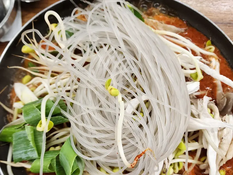 푸짐하게 들어간 당면