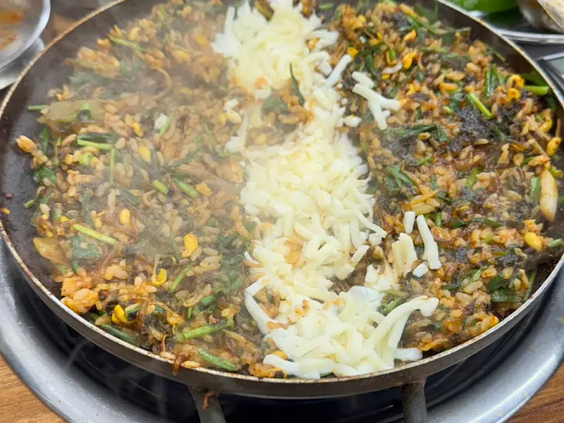 볶음밥에 치즈 추가!