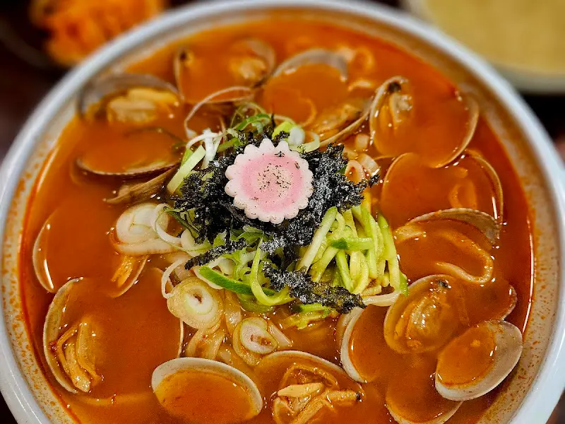 얼큰바지락칼국수의 매혹적인 자태