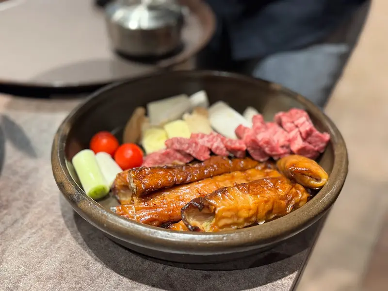 막창, 삼겹살, 버섯, 토마토, 파의 조화