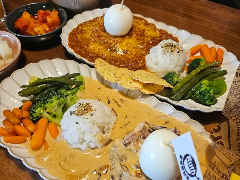 함박스테이크와 파스타 한상차림