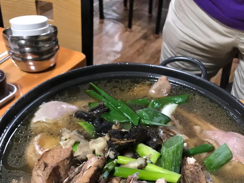 백숙이 끓고 있는 모습