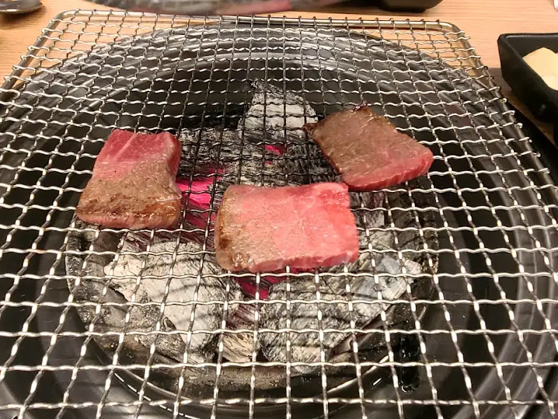 숯불 위에 구워지는 한우