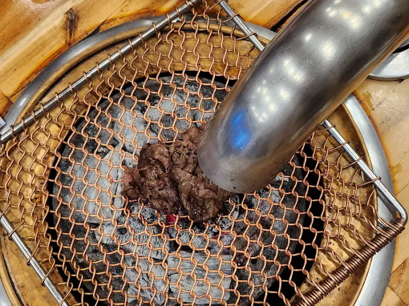 숯불 위에서 익어가는 광양불고기