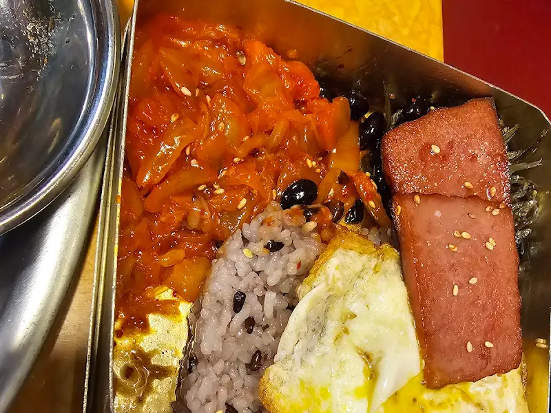 추억을 자극하는 옛날 도시락의 모습