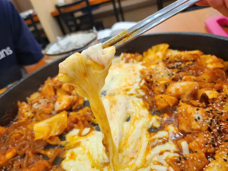장인닭갈비 매장 내부