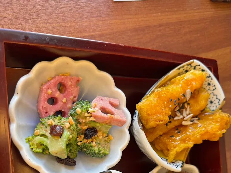 정식에 함께 나오는 튀김