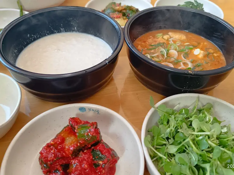 콩비지찌개와 청국장찌개