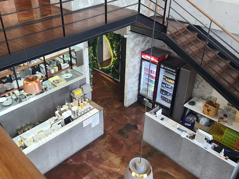 PIZ 레스토랑 2층에서 내려다본 1층 내부 모습