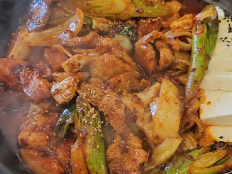 맛깔스러운 흑돼지 두루치기 클로즈업