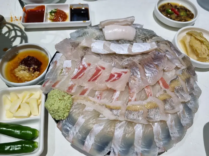 푸짐한 회 한 상