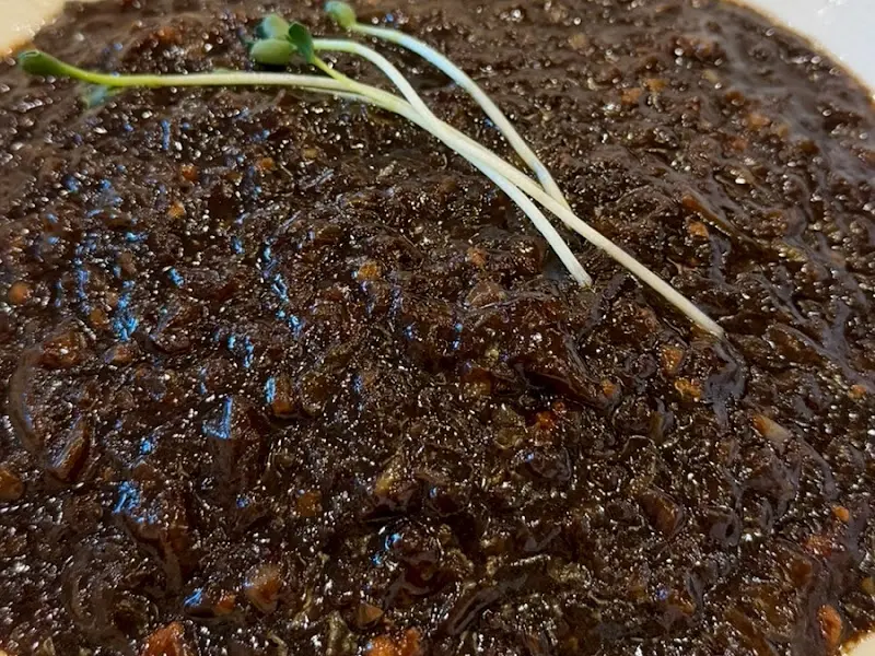 윤기 자르르 흐르는 유니짜장