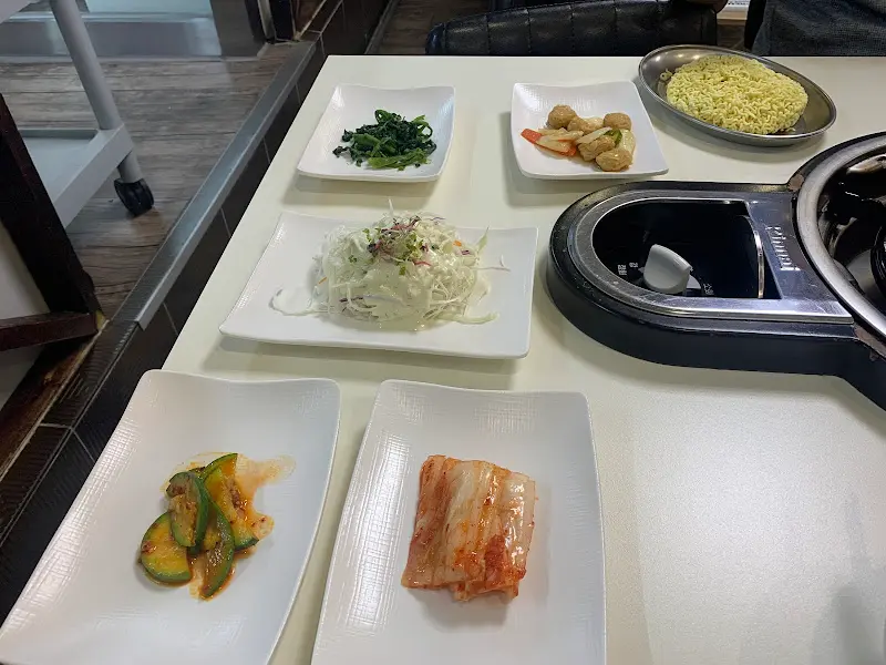 정갈하게 담긴 밑반찬