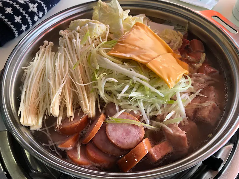 스페셜 부대찌개의 푸짐한 비주얼