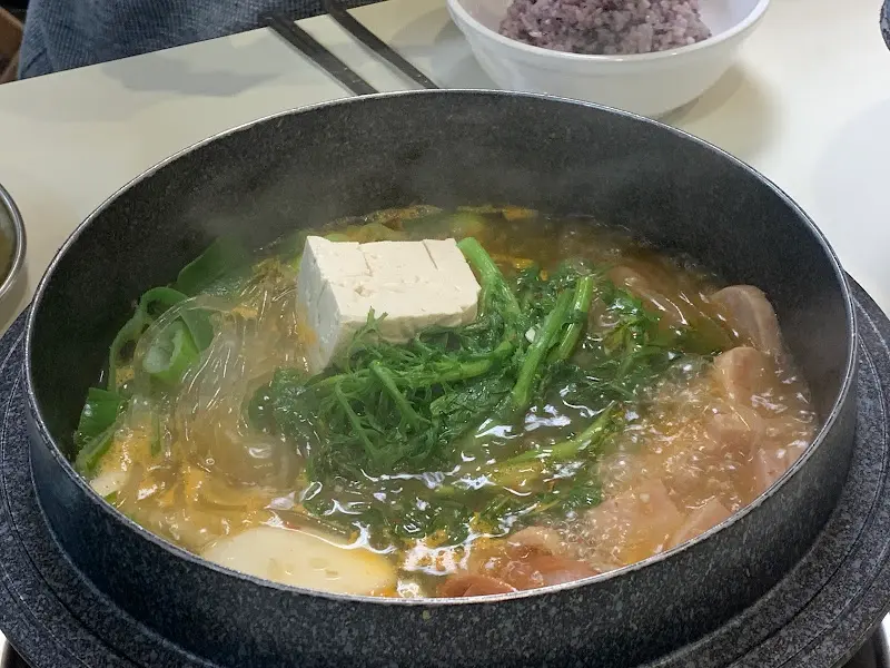 두부와 햄이 어우러진 부대찌개