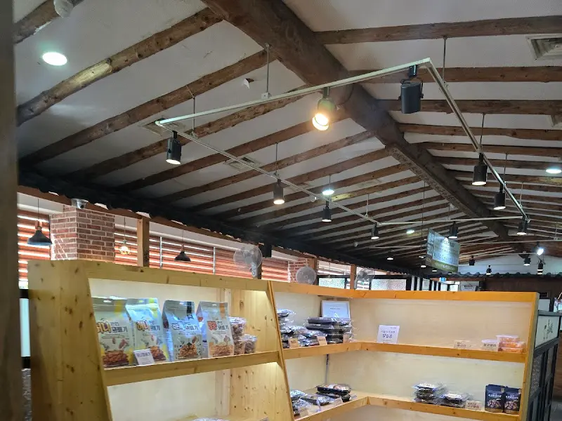 흙과 사람들 천장