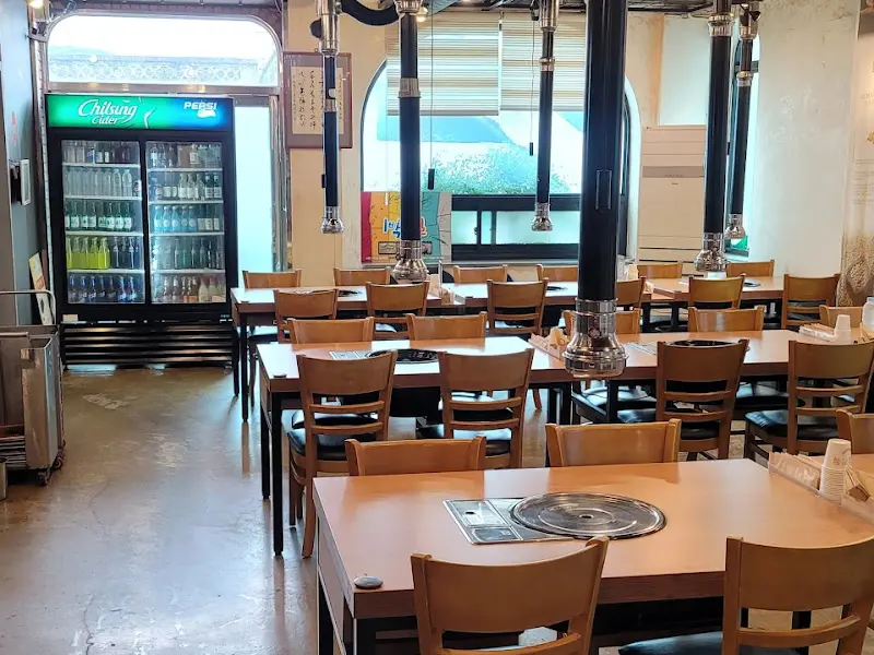 넓은 식당 내부