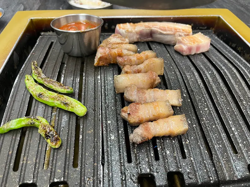 흑돼지와 함께 구워먹는 꽈리 고추