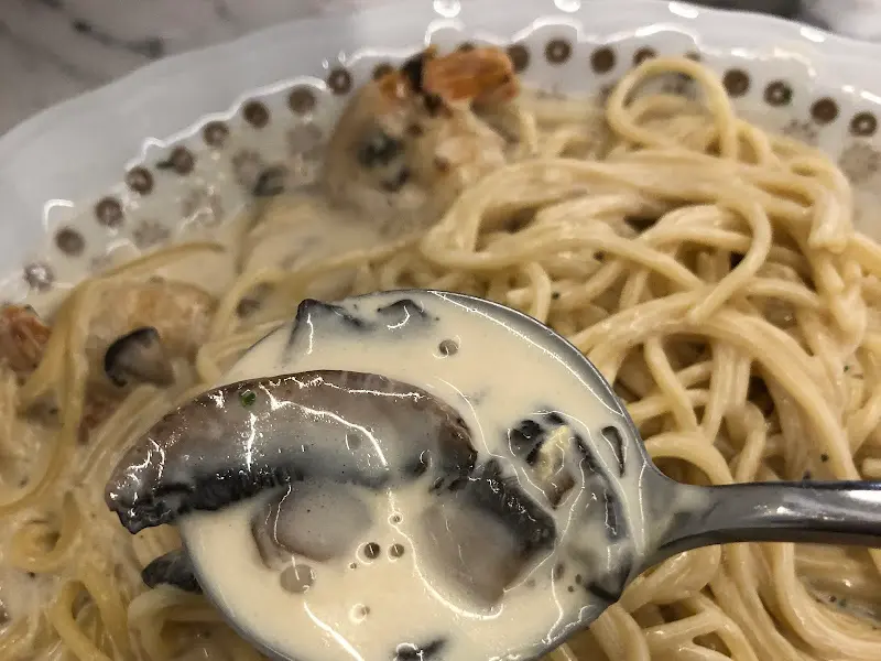 크림 파스타 스푼샷