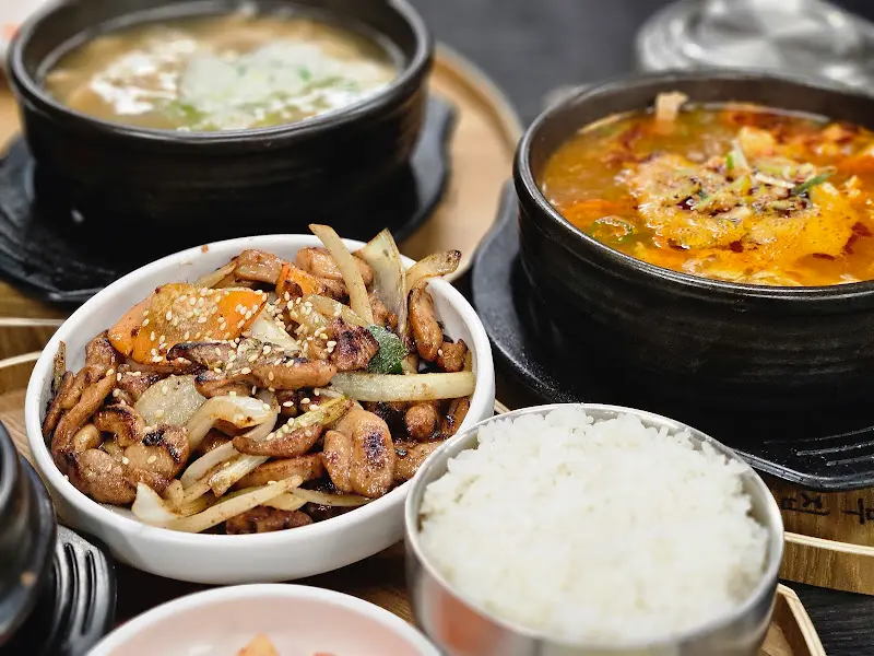 닭불고기, 닭해장국 등 다양한 메뉴