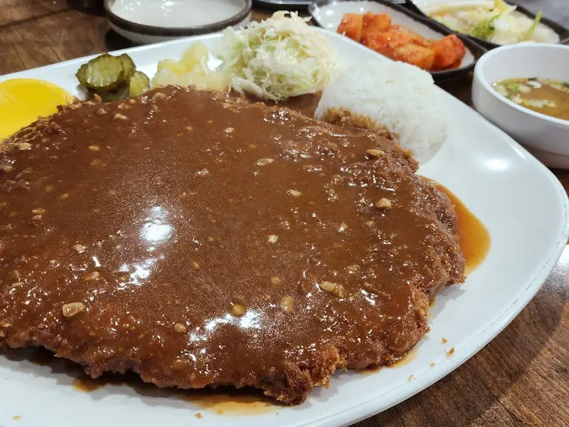 푸짐한 왕돈까스