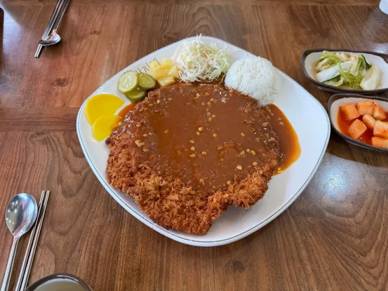 왕돈까스 전체샷