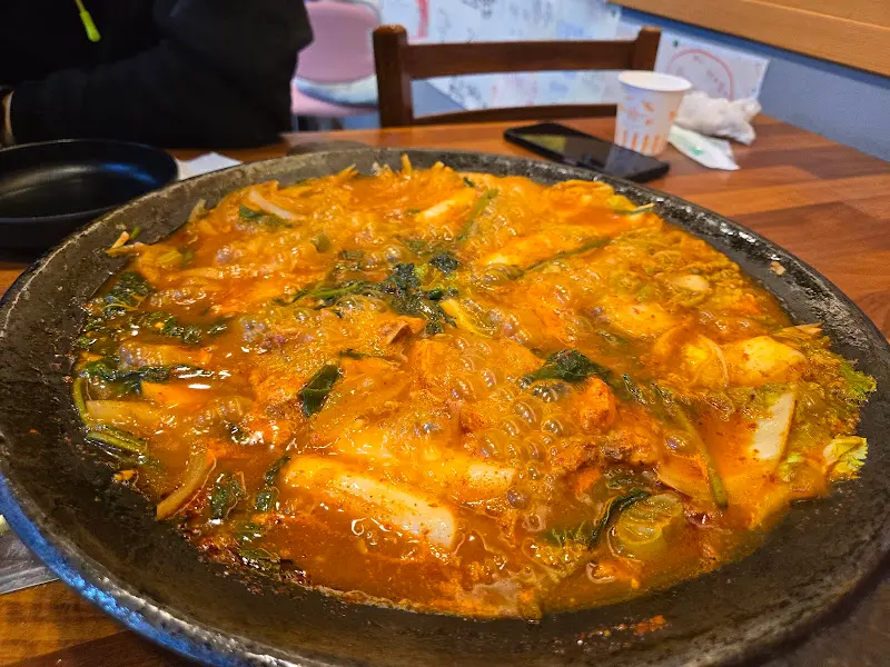 보글보글 끓는 물닭갈비