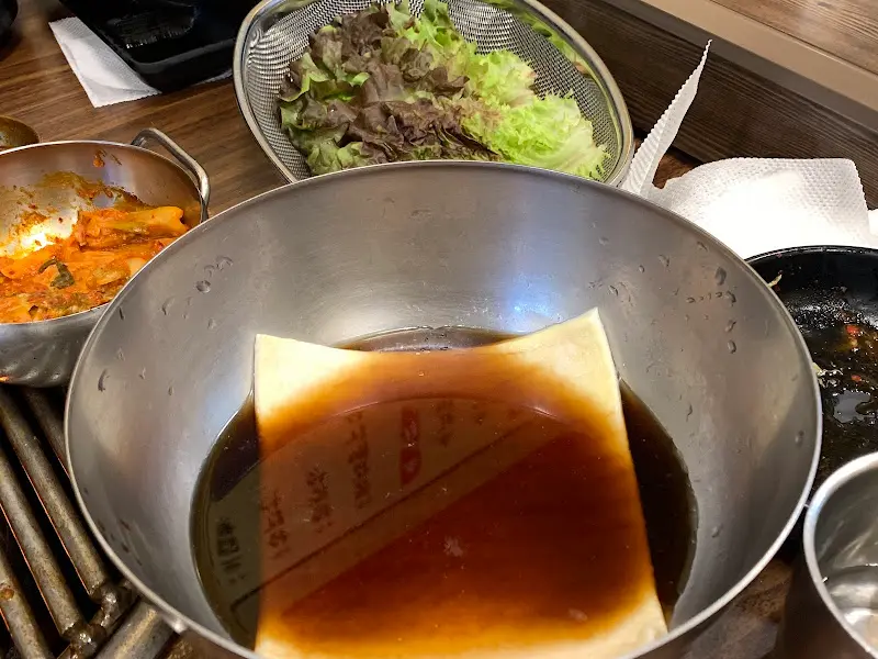 고기와 함께 나오는 다양한 쌈 채소들