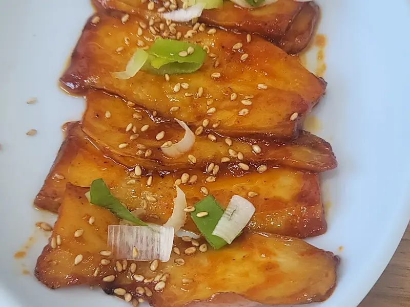 윤기 좔좔 더덕구이