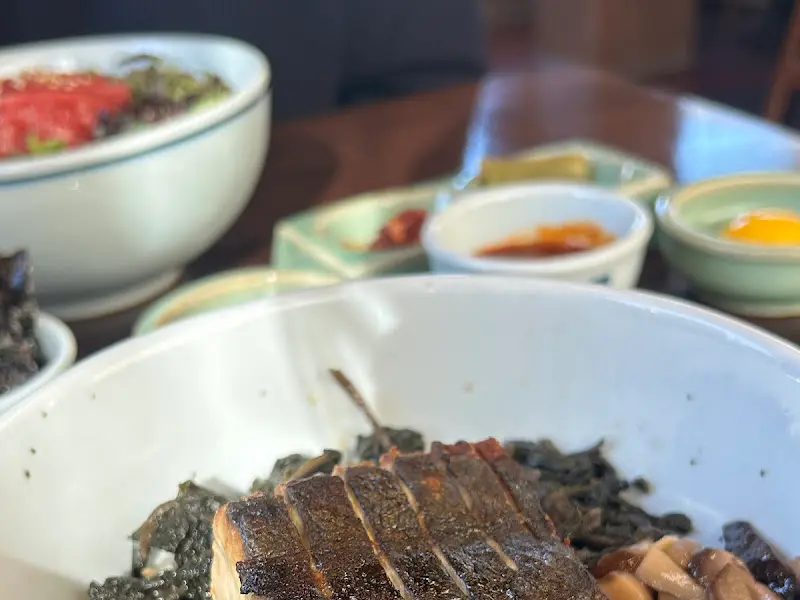 삼치곤드레밥과 육회비빔밥