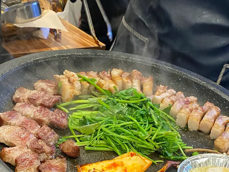 직원분이 직접 구워주는 삼겹살