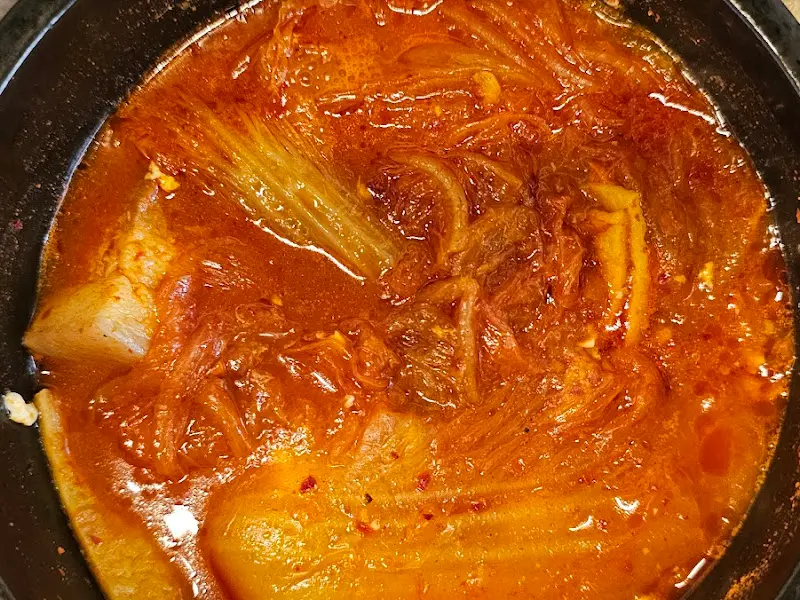 김치가 듬뿍 들어간 김치찌개의 모습