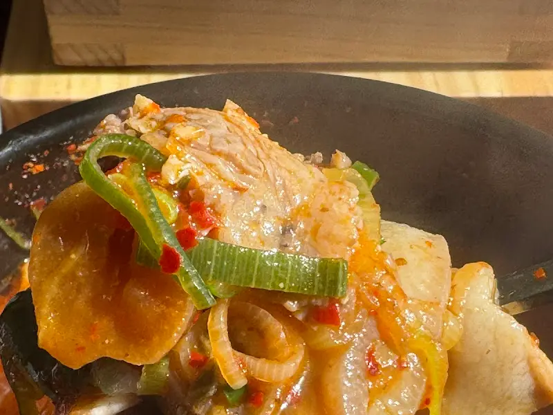 신의주 순대와 쭈꾸미에서 맛볼 수 있는 쫄깃한 순대와 야채볶음