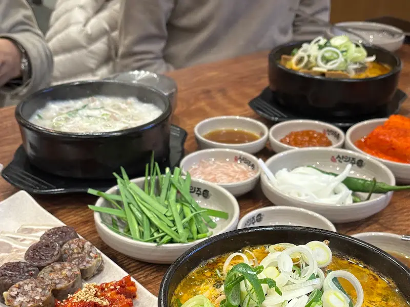 신의주 순대와 쭈꾸미의 푸짐한 한 상 차림