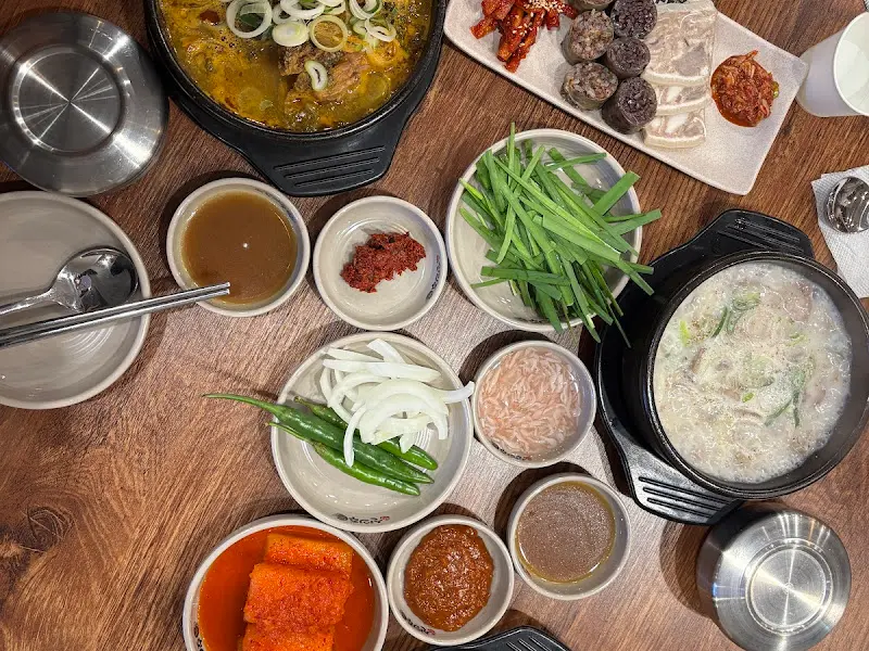 신의주 순대와 쭈꾸미의 정갈한 밑반찬