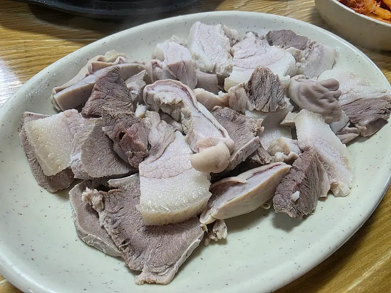 진미식당 모듬 수육