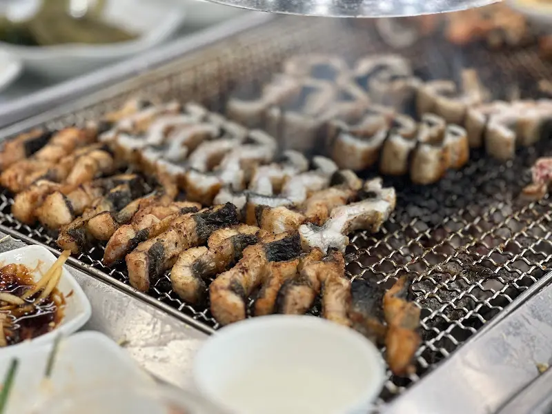 장어 굽는 모습