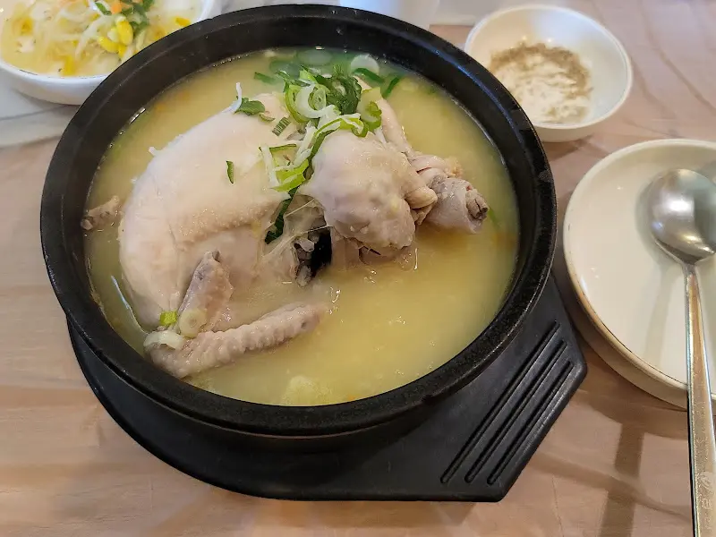 인산인해 삼계탕 근접샷