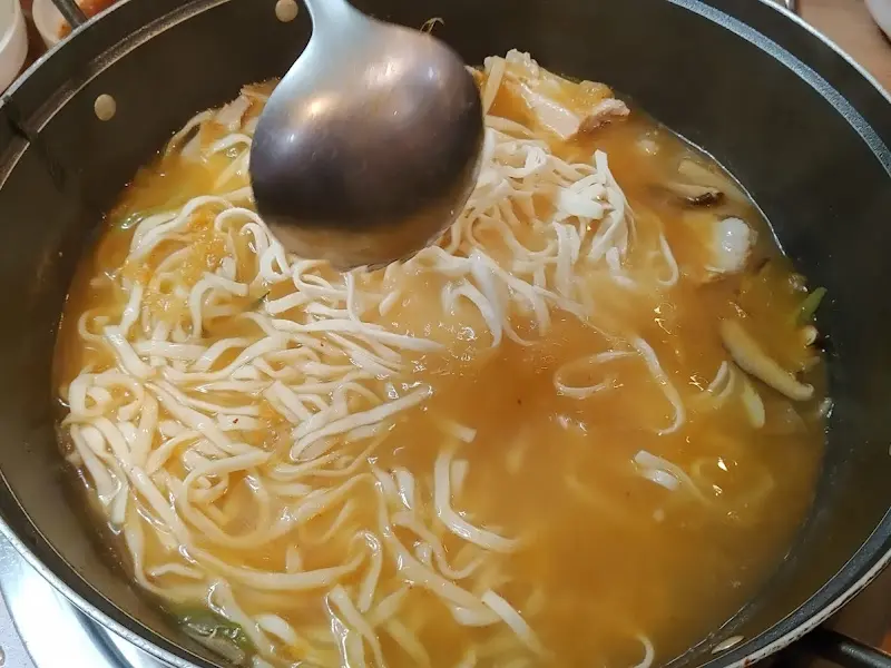 닭한마리 칼국수