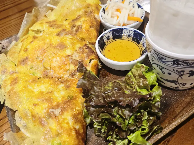 반쎄오와 소스의 조화