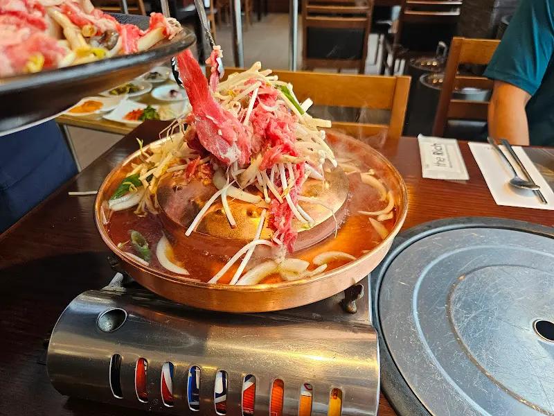 불판 위에서 익어가는 국물 불고기