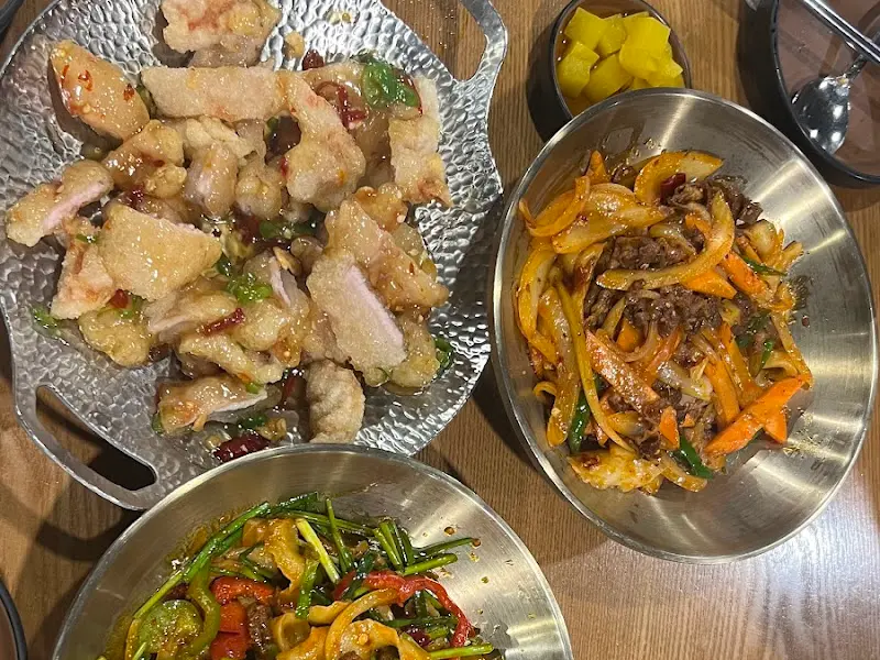 꿔바로우와 유슬볶음짜장도삭면